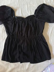 Chic Black Puff Sleeve Ruched Top