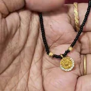Elegant Gold Pendant Necklace