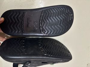 Cute Black Clogs with Charms💗