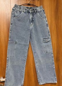 Trendy Light Wash Cargo Jeans