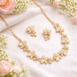 Elegant Pearl &amp; Crystal Necklace Set