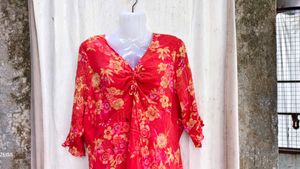 24139. Vibrant Floral Print Ruched Kurta