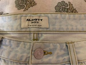 Light Wash Ripped Denim Jeans