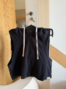 Black Sleeveless Forever 21 Hoodie