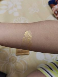 HUDA beauty gold illuminator+highliter