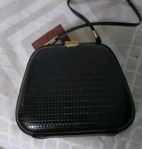Vintage Black Slingbag