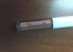 Matte Liquid Lipstick In Almond Graze Shade