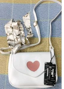 white handbag along with a cute ribbon 🎀