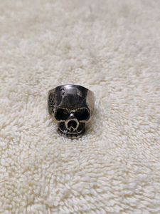 Edgy Skull Ring for a Bold Statement