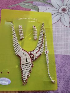 Beautiful Haar Set With Earrings