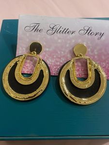 Chic Black & Gold Hoop Earrings