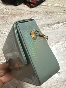 Shiny Green Chain Clutch