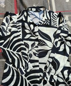Stylish Black &amp; White Printed Shirt