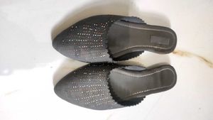 Sparkly Grey Pointed-Toe Flats