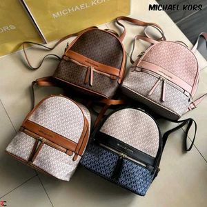 MICHAEL KORS* *KENLY SIGNATURE LOGO MEDIUM BACKPAC