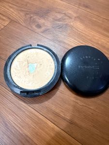 Mac Pressed Powder Compact foundation