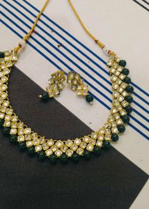 Elegant Kundan Necklace with Earrings
