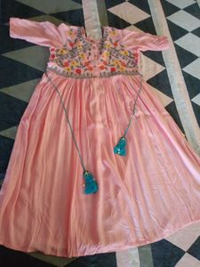 Freebies❤️& Floral Embroidered Pink Kurta