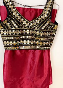 Sale 😍Elegang Saree With Padded Stylish Blouse 😍