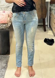 Light Distressed Denim Jeans (ripped)