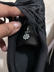price drop!!!Nike Black Running Sneakers
