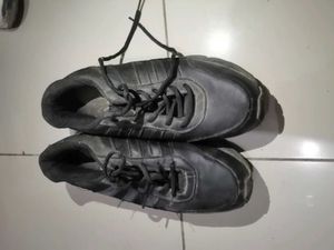 ZAYDN Black Casual Sneakers
