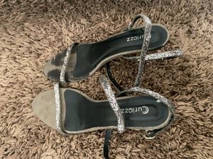 Used Curiozz Grey Heels