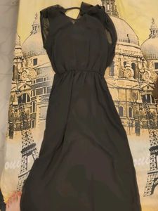 Chic Black Sleeveless Midi Dress