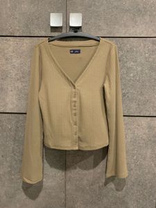 Gap Ribbed V-Neck Button-Up Top