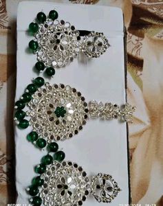 Exquisite Emerald &amp; Gold Kundan Jewelry Set