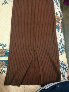 Stylish Ribbed Midi Skirt with Slit