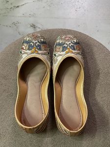 Embroidered Jutti Flats