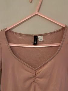 Ruched V-Neck long sleeve crop fitted tee