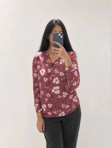 Floral Print V-Neck Top 🌸