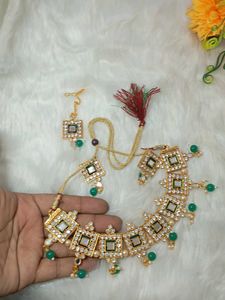 mirror plus minakari Giri green color necklace des