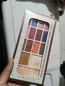 12 Color Eyeshadow Palette with Highlighter