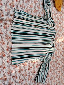 lot of 5 tops and shorts