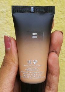 Huda Beauty Foundation Latte 300N