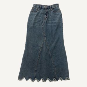 Stylish Denim Midi Skirt with Fringed Hem