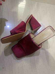 Retro-Walk Velvet Finished Heels