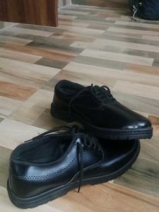clean black school shoe new one not used size 8