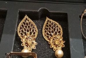 golden netted fancy earrings