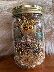 Mystery jwellery jar/container