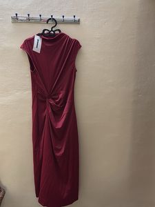 Chic Maroon Twist Dress