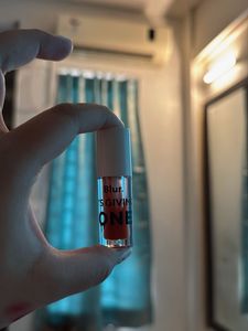 GIVING ONE Lipgloss - Rich Red Shade