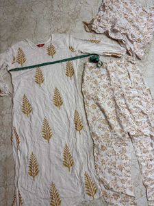🎉🎊White Kurta Set with Golden Print...