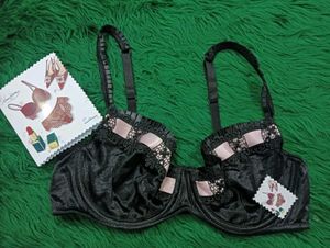 Elegant 34C🎁🫴🏻 Black Lace Trim Bra