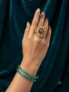 Exquisite Antique Style Ring with Gemstone
