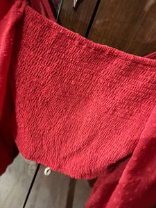 Chic Red Cropped Puff Sleeve Top