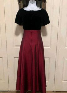 Fix price ❌Elegant Black Velvet &amp; Burgundy Dress